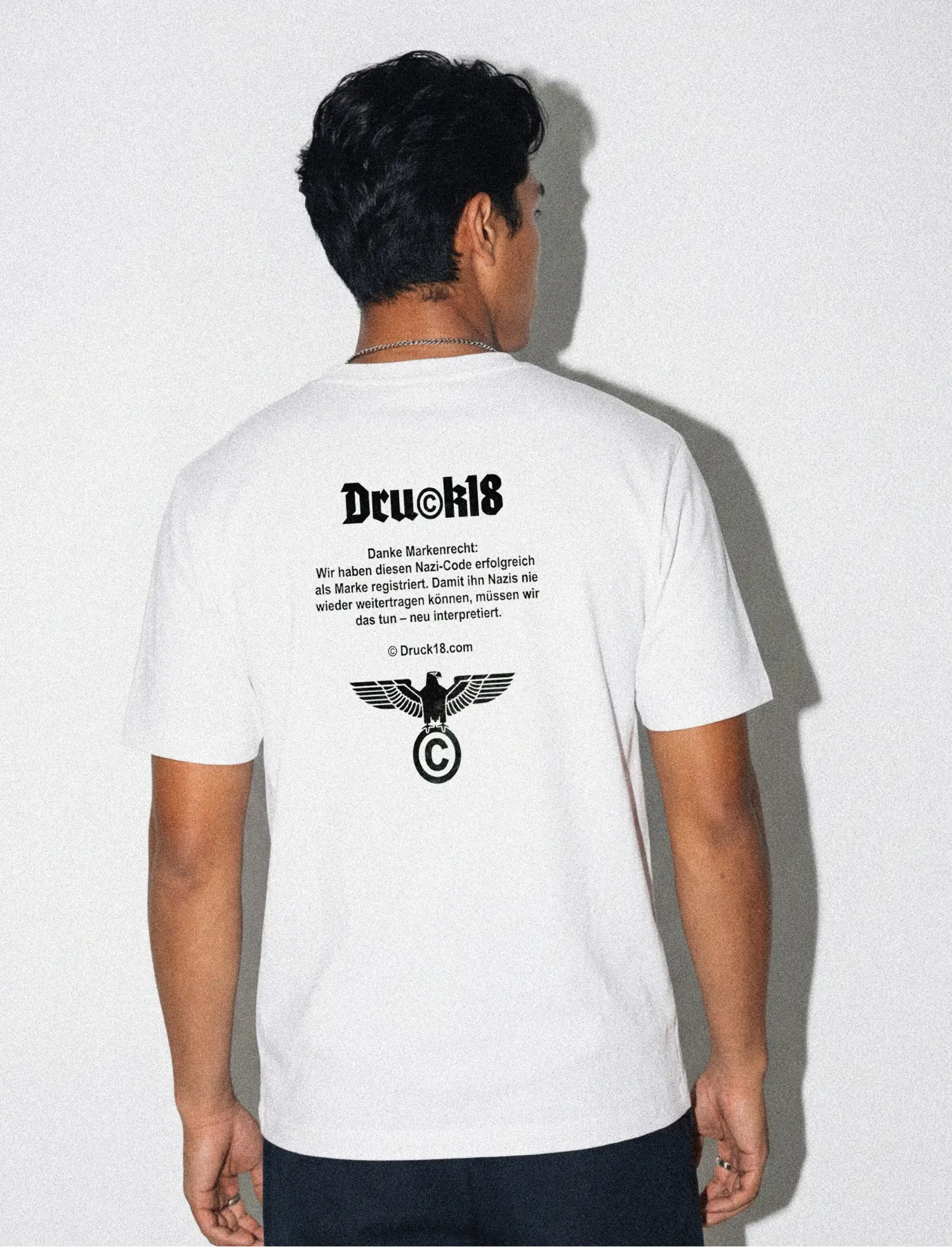 Druck18 "Kauft nicht bei Nazis" T-Shirt