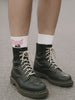 Socken mit Aufdruck Nazi sein in schwarze flachen Schuhe im Wechsel mit  Socken mit Aufdruck Nazi sein Socks in schwarzen Highheels. 